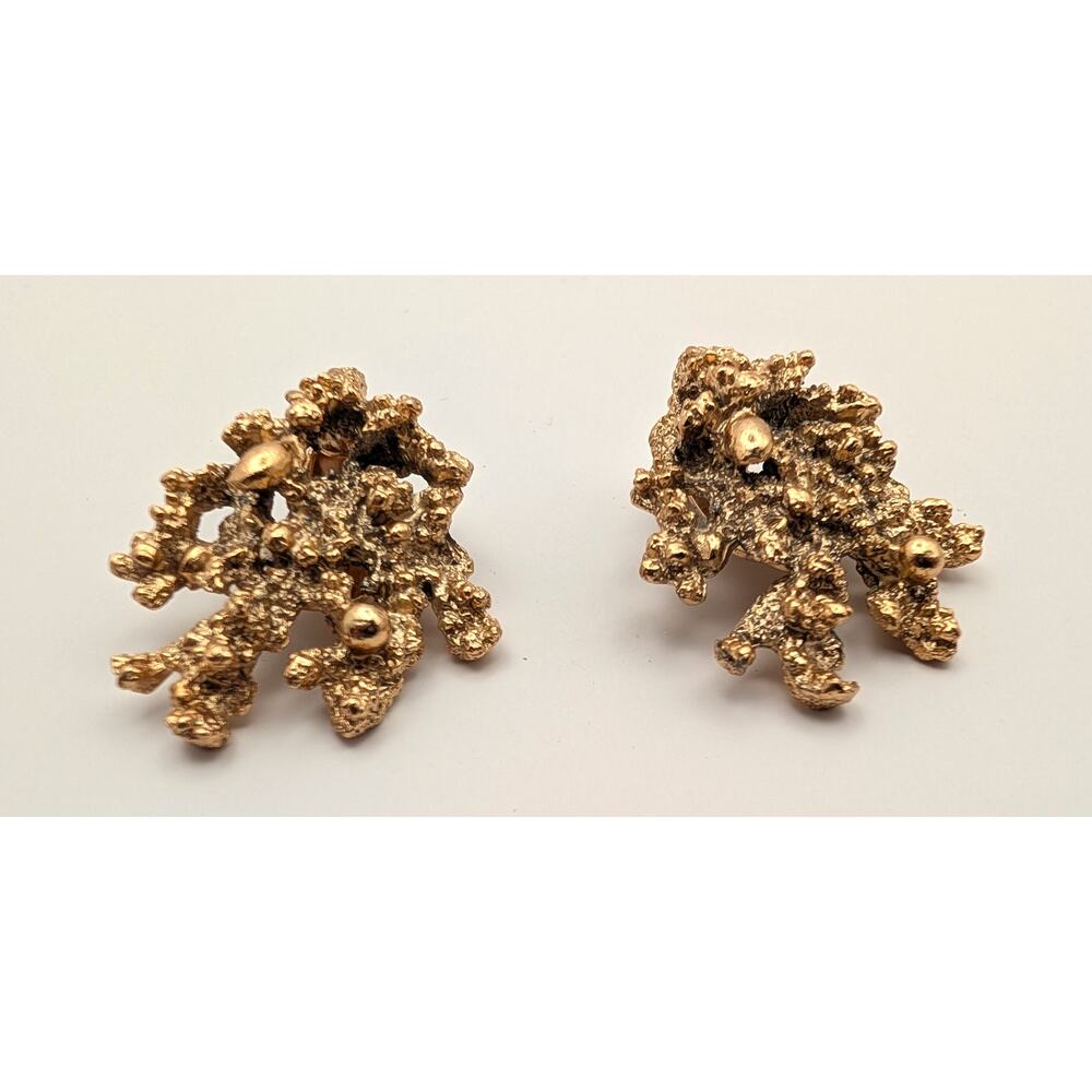 Vintage Napier Sea Fern Coral Clip Earrings Eugene Bertolli 1970s Gold Tone